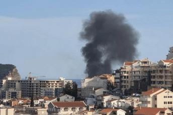 Vatrogasci ugasili veliki požar u Budvi, povrijeđenih nema Vatrogasci ugasili veliki požar u Budvi, povrijeđenih nema