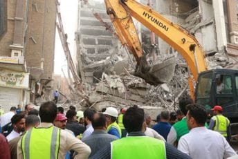 Stradalo 19 osoba tokom rušenja desetospratnice Stradalo 19 osoba tokom rušenja desetospratnice