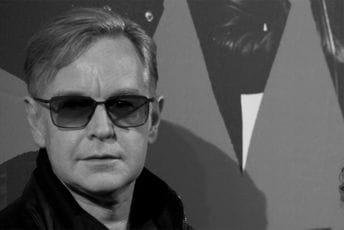 Odlazak legendarnog klavijaturiste sastava "Depeche Mode": Umro Endi Flečer Odlazak legendarnog klavijaturiste sastava "Depeche Mode": Umro Endi Flečer