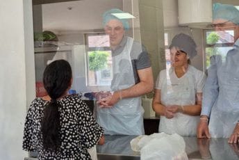 Vuković dijelio obroke korisnicima Narodne kuhinje Vuković dijelio obroke korisnicima Narodne kuhinje