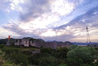 Drače, trnje i dalekovod: Lesendro ni na kopnu, ni na vodi Drače, trnje i dalekovod: Lesendro ni na kopnu, ni na vodi