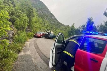 Udes na starom putu Cetinje - Podgorica, jedna osoba povrijeđena Udes na starom putu Cetinje - Podgorica, jedna osoba povrijeđena