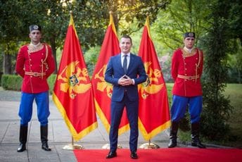 Demokrate: Bečić na poziv Donalda Tuska učestvuje na Kongresu Evropske narodne partije u Roterdamu Demokrate: Bečić na poziv Donalda Tuska učestvuje na Kongresu Evropske narodne partije u Roterdamu