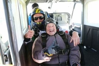 Šveđanka u 103. godini oborila svjetski rekord u skoku padobranom
