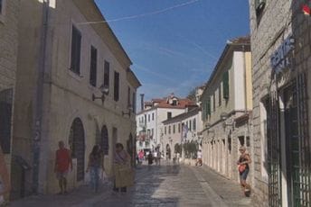 Monstat: U aprilu 72,2 hiljade turista Monstat: U aprilu 72,2 hiljade turista