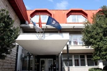 Prekinuo studiranje jer nema asistenta u nastavi Prekinuo studiranje jer nema asistenta u nastavi