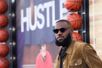 Lebron Džejms prvi aktivni NBA igrač na Forbsovoj listi milijardera Lebron Džejms prvi aktivni NBA igrač na Forbsovoj listi milijardera