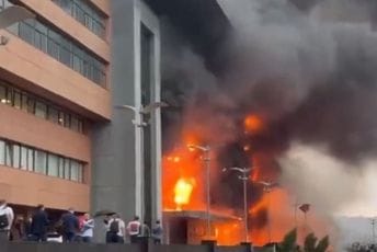(VIDEO) Gori poslovna zgrada u Moskvi, ljudi navodno bježali preko krovova (VIDEO) Gori poslovna zgrada u Moskvi, ljudi navodno bježali preko krovova