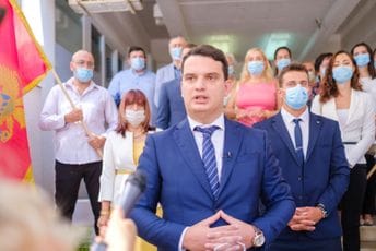 Odžić: Navodna parlamentarna većina neće novu vladu jer su u zavadi, ali neće ni na izbore jer im rejting pada Odžić: Navodna parlamentarna većina neće novu vladu jer su u zavadi, ali neće ni na izbore jer im rejting pada