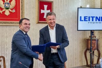 Vrijedna donacija uručena Prijstonici: Cetinjskim školama 100 računara Vrijedna donacija uručena Prijstonici: Cetinjskim školama 100 računara