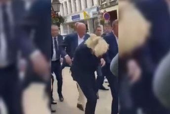 Le Pen pogođena jajetom u lice (VIDEO) Le Pen pogođena jajetom u lice (VIDEO)