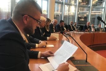 Batrićević u Bundestagu govorio o Crnoj Gori s njemačkim poslanicima Batrićević u Bundestagu govorio o Crnoj Gori s njemačkim poslanicima
