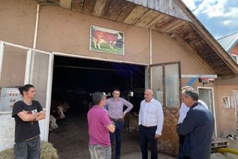 Joković u posjeti nikšićkim mljekarima: Obezbijediti zemljište za proizvodnju kabaste hrane Joković u posjeti nikšićkim mljekarima: Obezbijediti zemljište za proizvodnju kabaste hrane