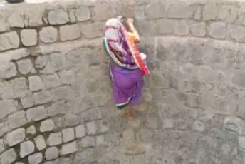 Žene u Indiji rizikuju život za vodu: Zbog suše ljudi preduzimaju ekstremne mjere Žene u Indiji rizikuju život za vodu: Zbog suše ljudi preduzimaju ekstremne mjere