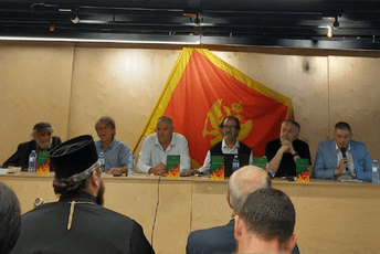 Ljubav prema Cetinju i državi pretočena u knjigu poezije "Jednom u vijeku” Ljubav prema Cetinju i državi pretočena u knjigu poezije "Jednom u vijeku”