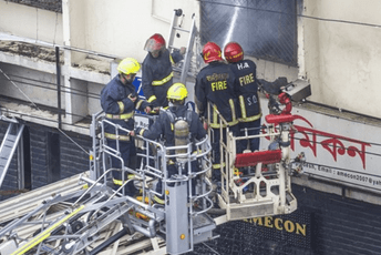 Serija eksplozija kontejnera s hemikalijama, 50 osoba stradalo u Bangladešu Serija eksplozija kontejnera s hemikalijama, 50 osoba stradalo u Bangladešu