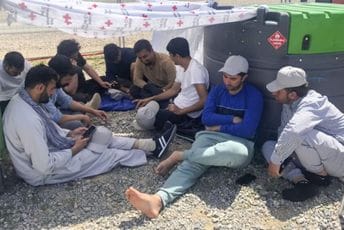 Evakuisani Avganistanci zaglavili u bazi SAD Bondstil na Kosovu Evakuisani Avganistanci zaglavili u bazi SAD Bondstil na Kosovu