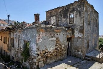 Pašina kuća u Ulcinju propada već više od 40 godina: Umjesto istorije i kulture čuje se samo za bruku i sramotu