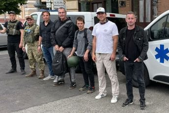 Članovi srpskog književnog festivala išli do Harkova kako bi odnijeli pomoć Članovi srpskog književnog festivala išli do Harkova kako bi odnijeli pomoć