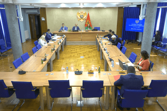 Šćekić: Krećemo u reforme; Vuksanović-Stanković: Nema spavanja dok se stanje u državi ne popravi, nema kuknjave više Šćekić: Krećemo u reforme; Vuksanović-Stanković: Nema spavanja dok se stanje u državi ne popravi, nema kuknjave više