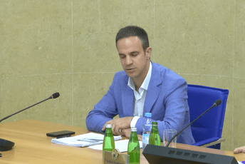 Mugoša: Rekonstruišite salu Vlade, kako mislite da u nju stane toliko ljudi? Mugoša: Rekonstruišite salu Vlade, kako mislite da u nju stane toliko ljudi?