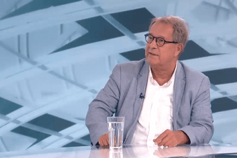 Jakšić: Vučić prekršio zavjet neutralnosti, mi sami od sebe pravimo jedno izolovano ostrvo Jakšić: Vučić prekršio zavjet neutralnosti, mi sami od sebe pravimo jedno izolovano ostrvo