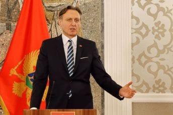 Krivokapić: Jednačiti velikosrpsku agresiju sa Srbima je pravo "antisrpstvo" Krivokapić: Jednačiti velikosrpsku agresiju sa Srbima je pravo "antisrpstvo"