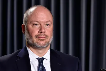 Mekarti: Stop za Lavrova signal Vučiću da ne može više da sjedi na dvije stolice Mekarti: Stop za Lavrova signal Vučiću da ne može više da sjedi na dvije stolice