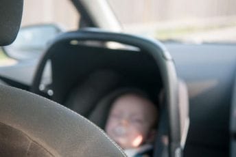 Istra: U kolicima gurali psa, bebu ostavili u autu, spasili je vatrogasci Istra: U kolicima gurali psa, bebu ostavili u autu, spasili je vatrogasci