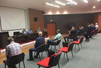 Čađenović se sastao sa predsjednicima primorskih opština: Razgovarali o unapređenju saradnje Čađenović se sastao sa predsjednicima primorskih opština: Razgovarali o unapređenju saradnje