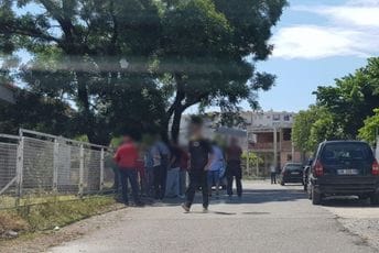 Učenici OŠ "Marko Miljanov" trpe napade zavisnika iz obližnjeg centra: Drogiraju se i prodaju drogu ispred škole Učenici OŠ "Marko Miljanov" trpe napade zavisnika iz obližnjeg centra: Drogiraju se i prodaju drogu ispred škole