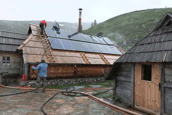 Kolašinski vatrogasci intervenisali na Bjelasici: Lokalizovali požar u eko katunu Kolašinski vatrogasci intervenisali na Bjelasici: Lokalizovali požar u eko katunu