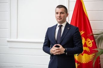 Bečić: Razrješenje Đurovića klasičan primjer primitivnog revanšističkog odnosa Bečić: Razrješenje Đurovića klasičan primjer primitivnog revanšističkog odnosa