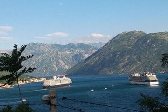 Vjetar usidrio kruzere dalje od grada Vjetar usidrio kruzere dalje od grada