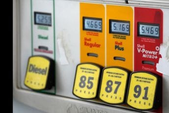 SAD: Prosječna cijena benzina prvi put dostigla pet dolara za galon SAD: Prosječna cijena benzina prvi put dostigla pet dolara za galon