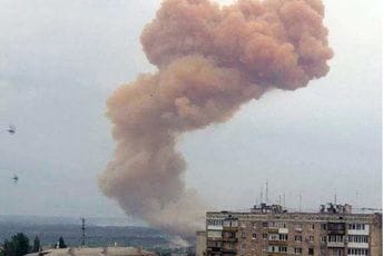 Rusi napali dvije fabrike, u jednoj iscurila ogromna količina nafte, izbio požar Rusi napali dvije fabrike, u jednoj iscurila ogromna količina nafte, izbio požar