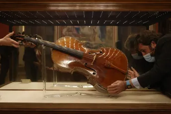 Rijedak primjerak Stradivarijeve violine prodat za 15,3 miliona dolara, gotovo dostigavši rekord Rijedak primjerak Stradivarijeve violine prodat za 15,3 miliona dolara, gotovo dostigavši rekord