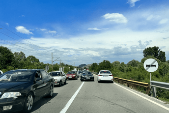 Zbog saobraćajne nezgode, u Zeti kolone duge kilometrima Zbog saobraćajne nezgode, u Zeti kolone duge kilometrima