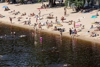 Konačno ljepše scene iz ukrajinske prijestonice: Građani Kijeva pohrlili na obale Dnjepra Konačno ljepše scene iz ukrajinske prijestonice: Građani Kijeva pohrlili na obale Dnjepra