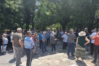 Protest penzionera zbog niskih penzija Protest penzionera zbog niskih penzija