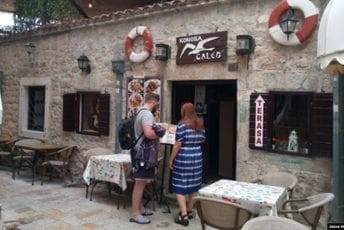 Turiste u Crnoj Gori očekuju oko 30 odsto veće cijene Turiste u Crnoj Gori očekuju oko 30 odsto veće cijene