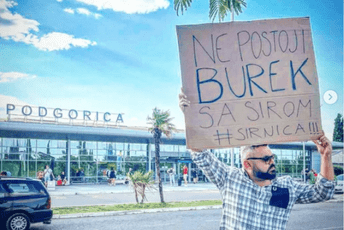 Nastavak "tenzija": Reditelj iz BiH prošetao Crnom Gorom noseći transparent "Ne postoji burek sa sirom"
