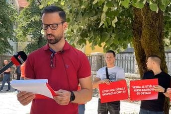 Članstvo Dveri, rodbina funkcionera DF, direktori angažovani u Srbiji: Pitali Vlaović kad će se pozabaviti kadrovima Vesne Bratić Članstvo Dveri, rodbina funkcionera DF, direktori angažovani u Srbiji: Pitali Vlaović kad će se pozabaviti kadrovima Vesne Bratić