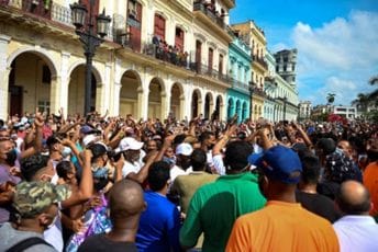 Zatvor do 25 godina: Kuba kaznila skoro 400 ljudi zbog antivladinih protesta Zatvor do 25 godina: Kuba kaznila skoro 400 ljudi zbog antivladinih protesta
