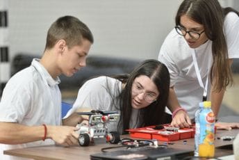 UCG: Počelo treće državno takmičenje robotike, učestvuju 22 ekipe UCG: Počelo treće državno takmičenje robotike, učestvuju 22 ekipe