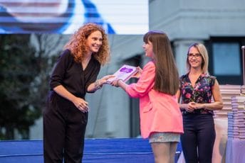 Dodijeljene nagrade najboljim osnovcima; Medigović: Znanje je moć, sloboda i najjači štit u svakom vremenu Dodijeljene nagrade najboljim osnovcima; Medigović: Znanje je moć, sloboda i najjači štit u svakom vremenu