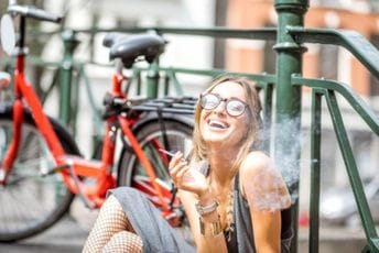 Evropske prijestonice kanabisa: Gradovi u kojima marihuanu dobijate i od konobara Evropske prijestonice kanabisa: Gradovi u kojima marihuanu dobijate i od konobara