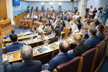 Nakon odustanka Burića slijedi drugi krug izbora, podrška i Zakonu o privremenom izdržavanju djece Nakon odustanka Burića slijedi drugi krug izbora, podrška i Zakonu o privremenom izdržavanju djece