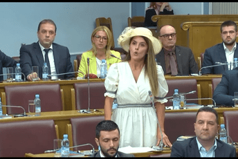 (VIDEO) Vuković poručila DF-u: Budete li ponižavali ljude koji su Crnu Goru učinili državom ponosa, imaćete teškog protivnika u meni (VIDEO) Vuković poručila DF-u: Budete li ponižavali ljude koji su Crnu Goru učinili državom ponosa, imaćete teškog protivnika u meni