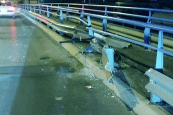 Bar: Automobil udario u zaštitnu ogradu, pričinjena veća šteta Bar: Automobil udario u zaštitnu ogradu, pričinjena veća šteta